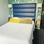 Hotel The Originals Boutique, La Marine,